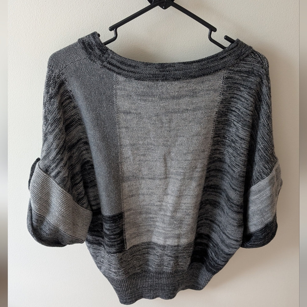 Kenneth Cole New York Short Sleeve Black And Grey Neutral Sweater. Size Medium - Picture 12 of 13